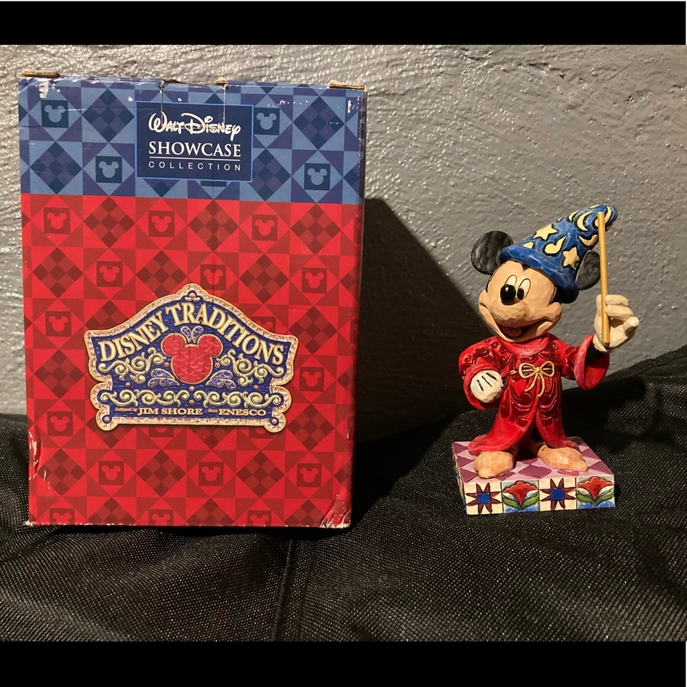 Disney Traditions Magic Mickey in excellent condition